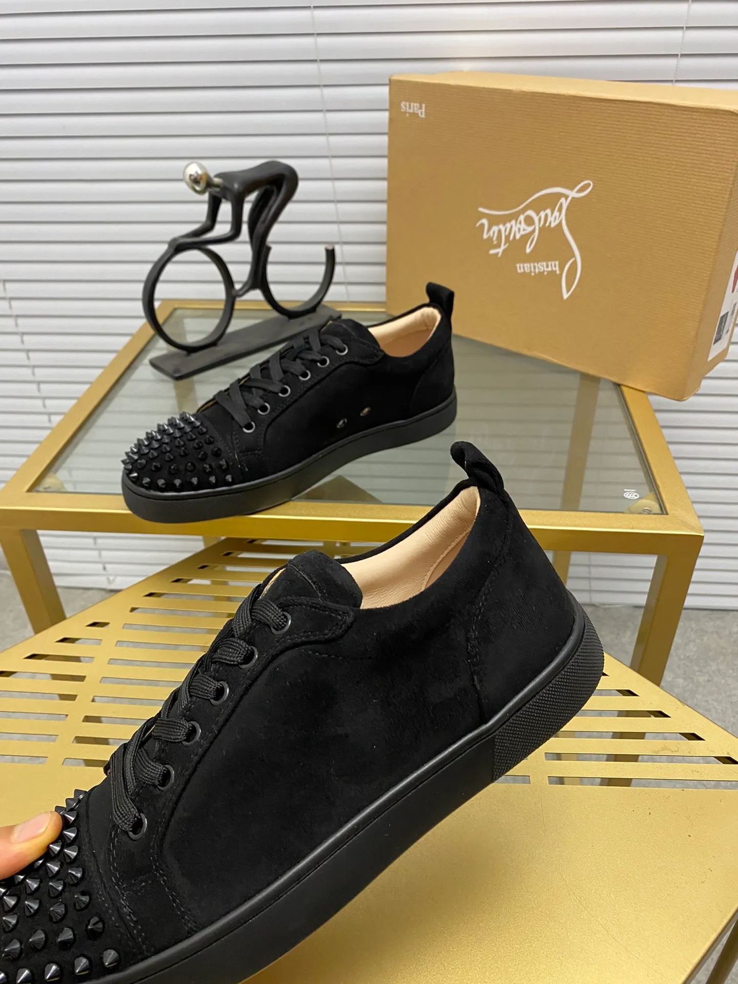 Ex-factory price 420. christian louboutin (CL red sole shoes) counter nail series, high-top casual sneakers for couples 📢 📢 📢 Exclusive hot style release 🎈🎈💪 Movable latex feet 👻 Finished outsole stitching line [satisfied] 😝Female 35-40# Male 38#-46, global supply😝 [Top version]: Original imported cowhide upper, top original leather lining, original molded TPU outsole, original 1:1 detail processing, original shoe last, large quantities in stock, rest assured as shown above